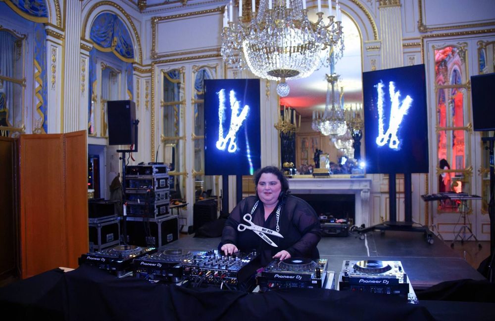 « J’avais juste envie de m’enterrer » : la souffrance de la DJ Barbara Butch au procès de ses cyberharceleurs