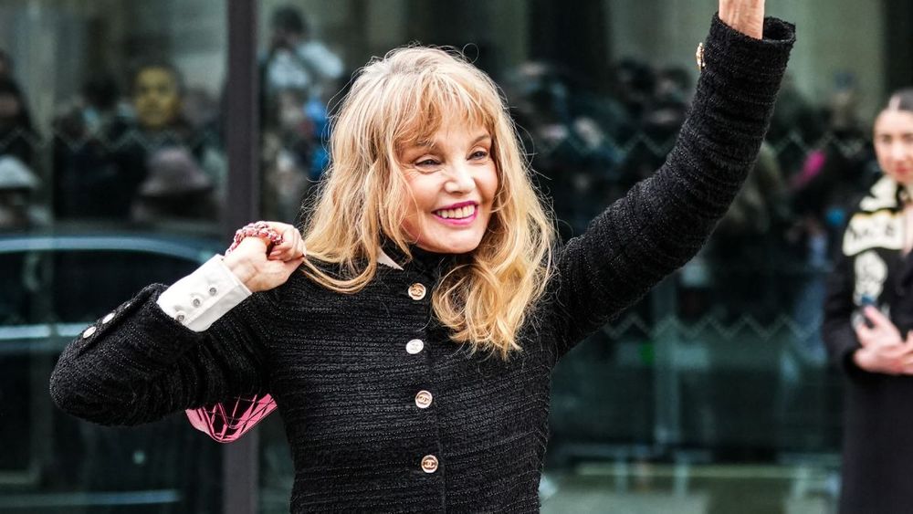 Arielle Dombasle « déclarée morte » à 71 ans : « Une petite croix…