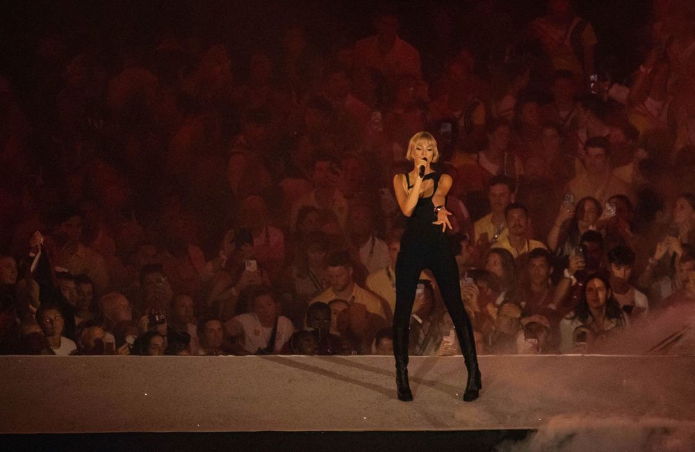 L’effet Angèle : la chanteuse Belge est à l’origine d’une tendance TikTok depuis sa performance aux JO 2024