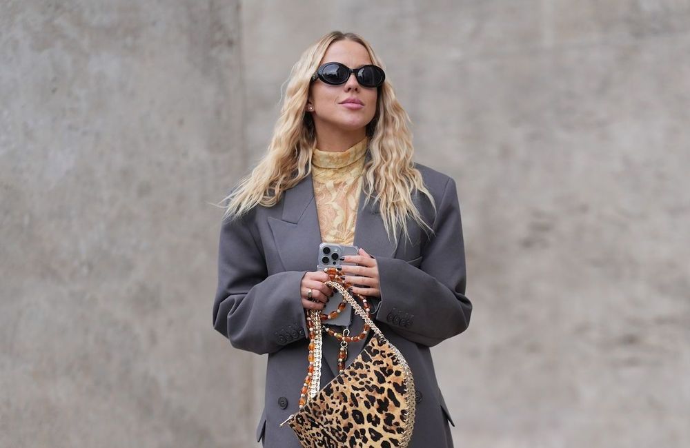 Cet automne, le sac à imprimé animal s'impose comme l'accessoire must-have