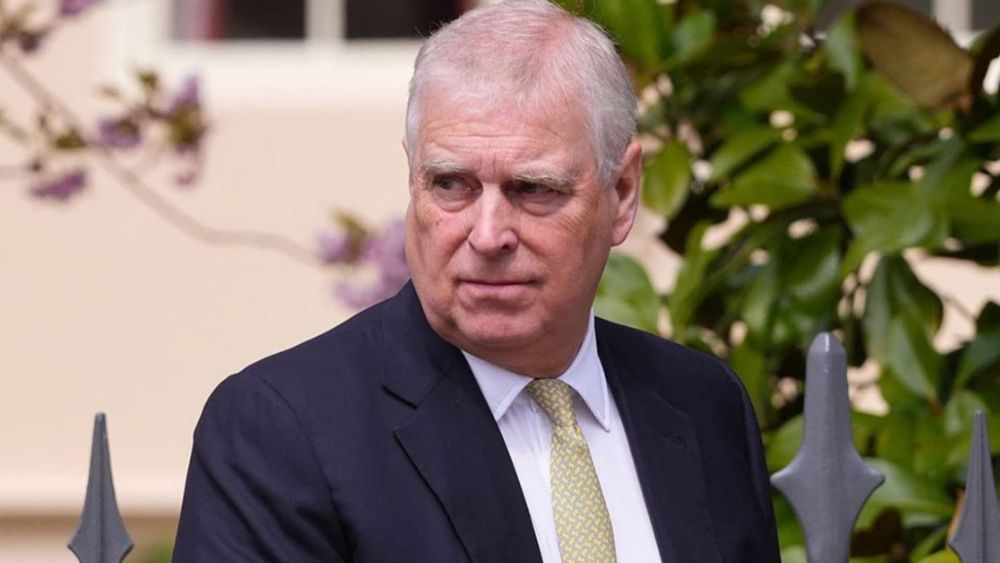 Famille Royale : l’ex-prince Andrew interpellé le jour de ses 66 ans, découvrez les images de son arrestation spectaculaire à Sandringham ! ⤵️