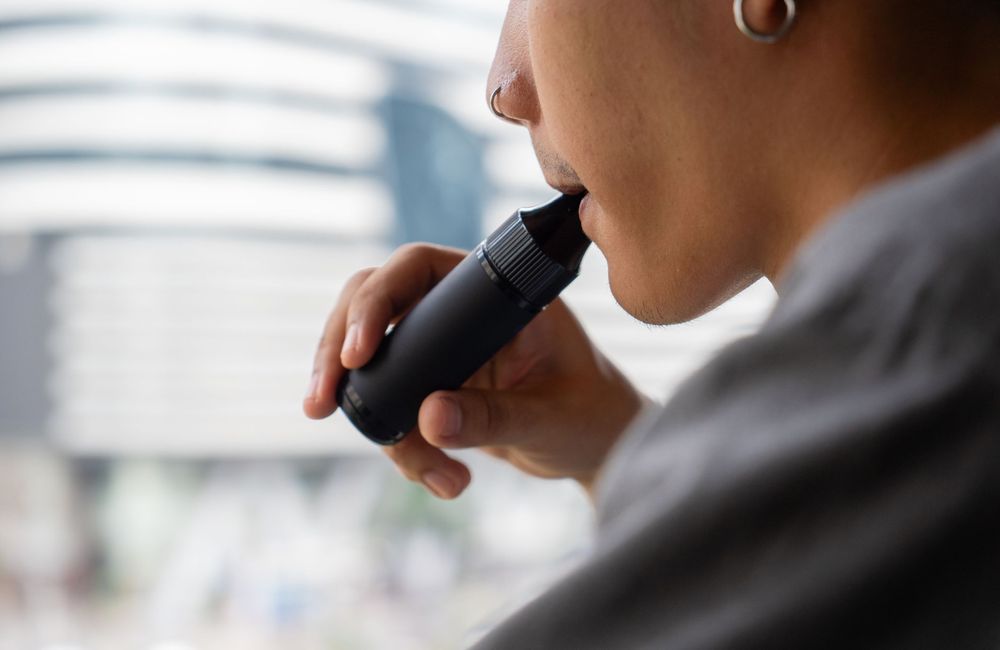 Cigarettes électroniques : qu’est-ce la métatine et pourquoi cette nouvelle molécule inquiète