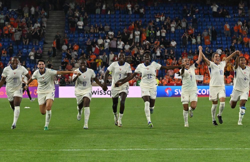 Euro 2025 : pourquoi les Bleues refusent de porter le brassard LGBTQIA+ ?