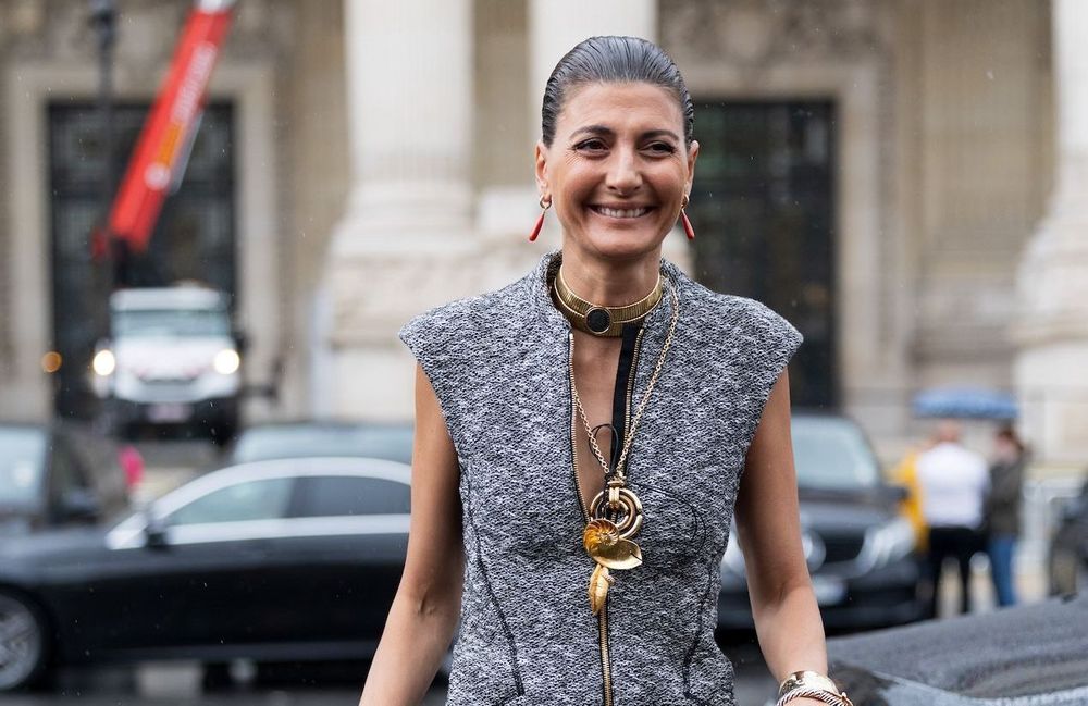 Le collier à pendentif XXL, la tendance bijou portée par toutes les filles stylées cet été