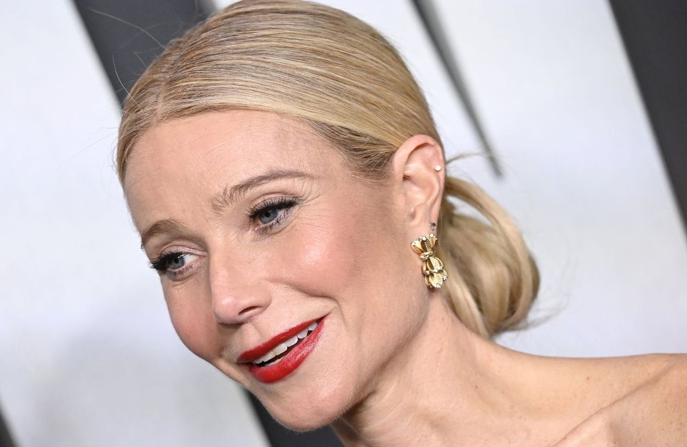 Gwyneth Paltrow adopte à son tour la « red lip theory », ce make-up anti-âge populaire sur les réseaux