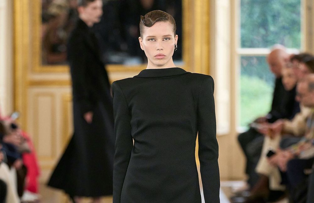 Élégante et intemporelle, voici la robe que l’on ne quittera pas cet automne