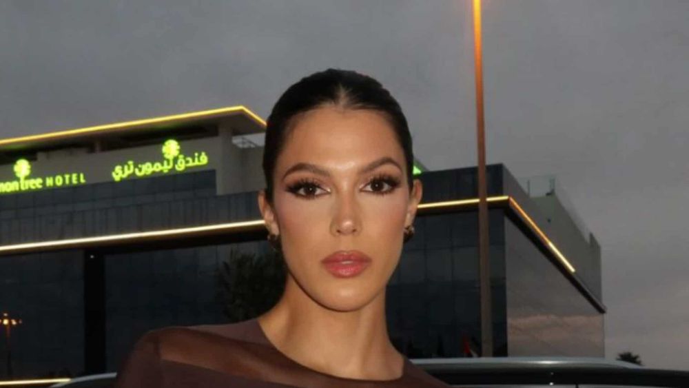 Iris Mittenaere : après avoir annoncé sa rupture avec Diego El Glaoui, elle s'affiche en maillot de bain à la plage et met le feu à la Toile !