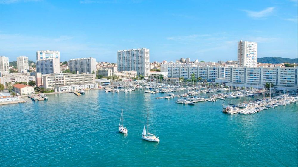 Marché immobilier à Toulon : hausse modérée des prix entre juillet et août 2025