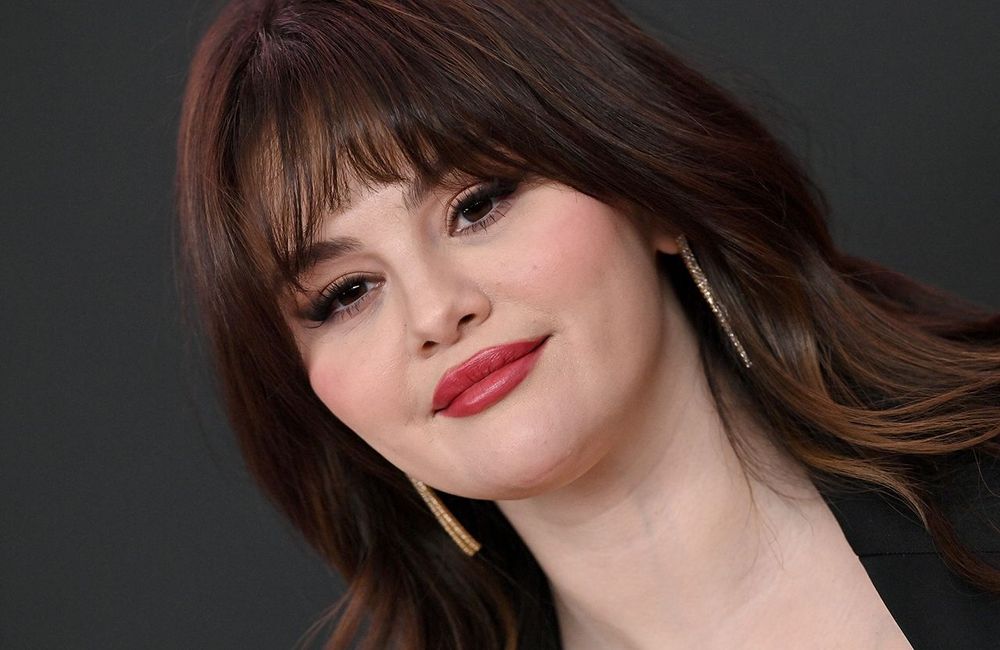 Selena Gomez craque pour cette coiffure bouffante des années 60