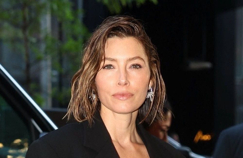 Bras sculptés, dos gainé : Jessica Biel révèle le secret de sa silhouette athlétique