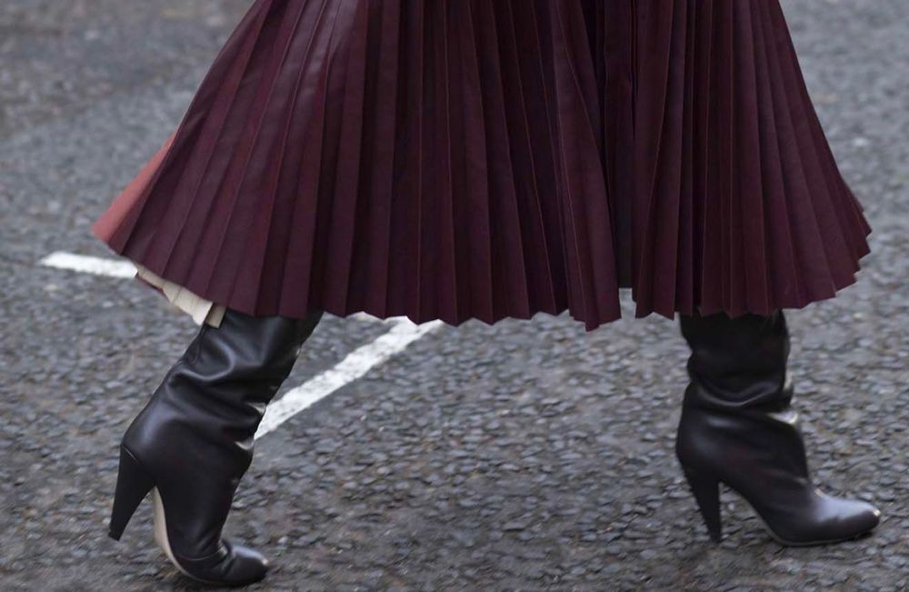 4 couleurs de jupes qui matchent avec des chaussures noires