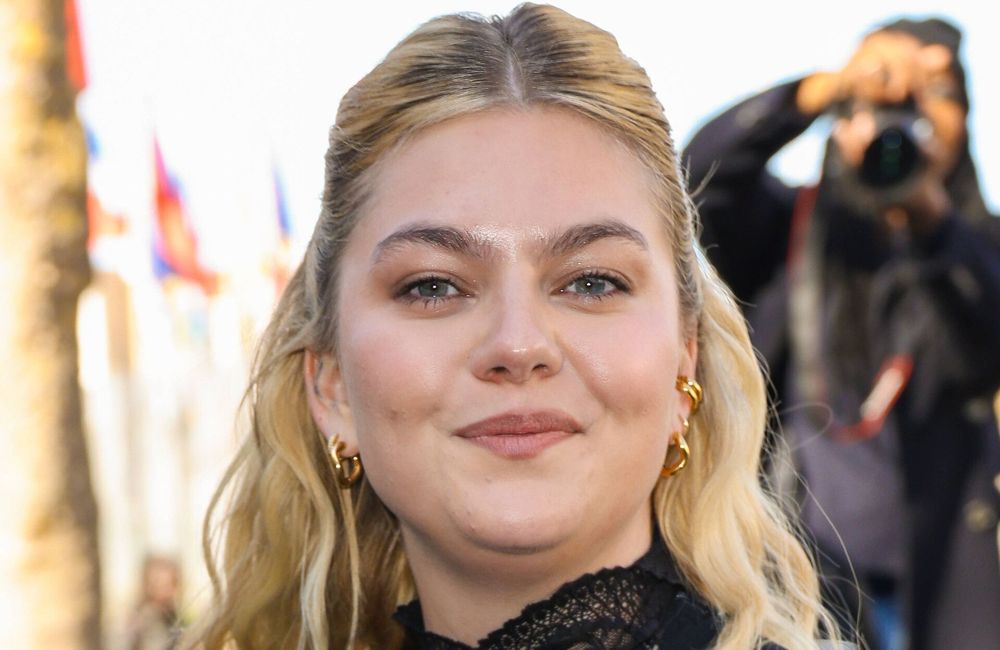 Fashion Week : Louane dévoile une coiffure qui fait l’unanimité auprès de ses fans