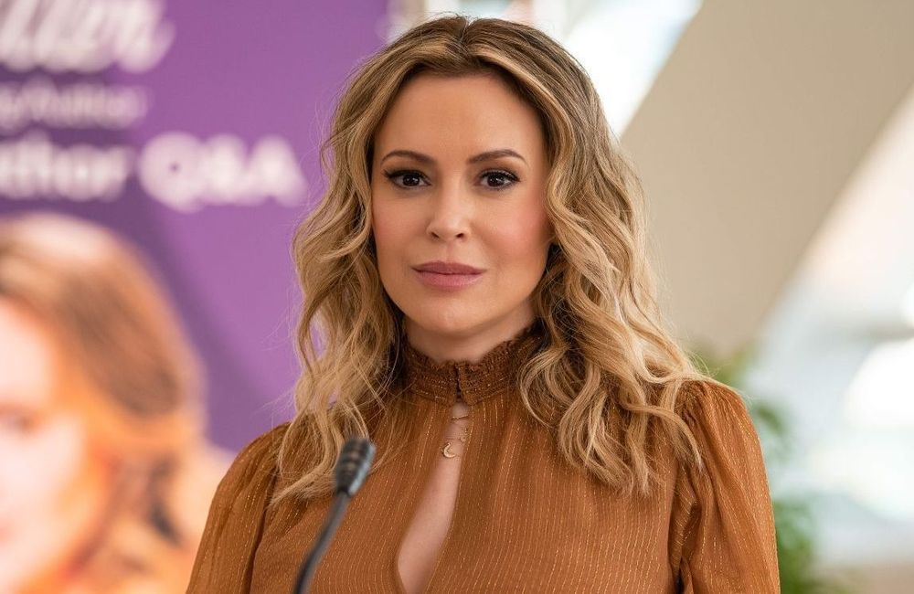 « Trop tôt, trop injuste » : Alyssa Milano dévastée par la mort de l’acteur Julian McMahon