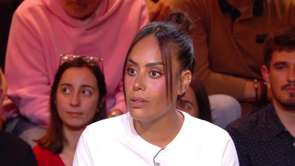Franco-algérienne, Amel Bent se fait démonter sur sa double nationalité : "Va faire The Voice à Alger"