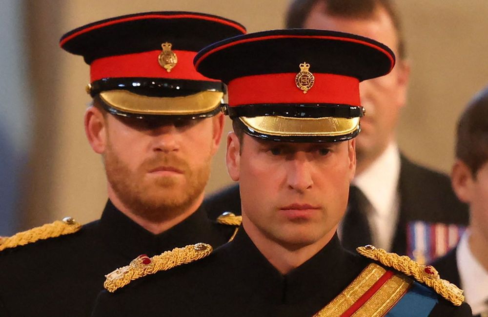 Prince William en guerre contre son frère Harry : ce geste qui pourrait le faire « exploser »