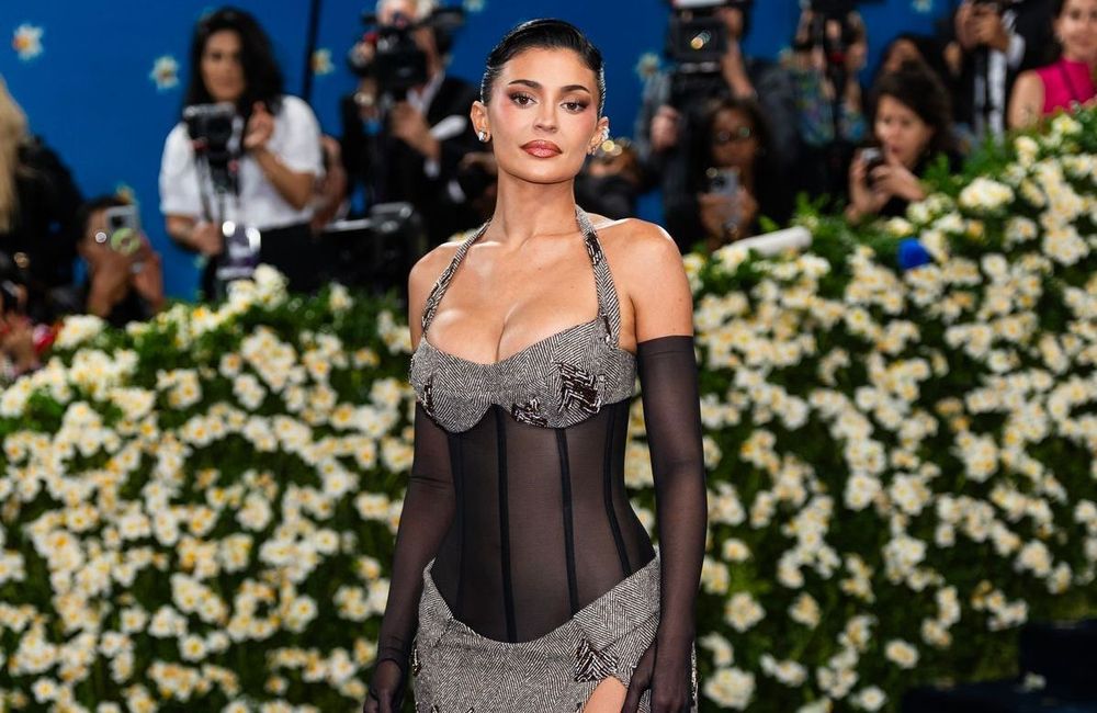 Kylie Jenner exhibe l’un des modèles de Birkin les plus convoités au monde