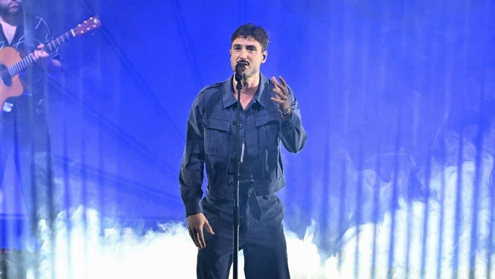 Jérémy Frérot : terrible intoxication alimentaire, "des bassines sur chaque côté de la scène", son concert vire au fiasco
