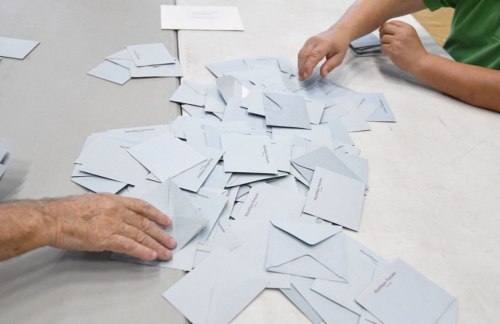 Triangulaire, retrait des troisièmes candidats... Comment va se dérouler le second tour des législatives ?