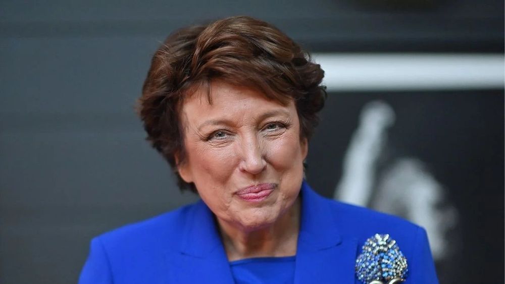 "Des boules en or" : Roselyne Bachelot évoque sa folle anecdote avec le couple Macron