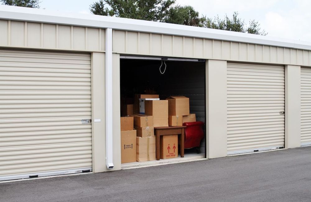 Est-ce une bonne idée de stocker dans un garde-meuble ou une cave ?