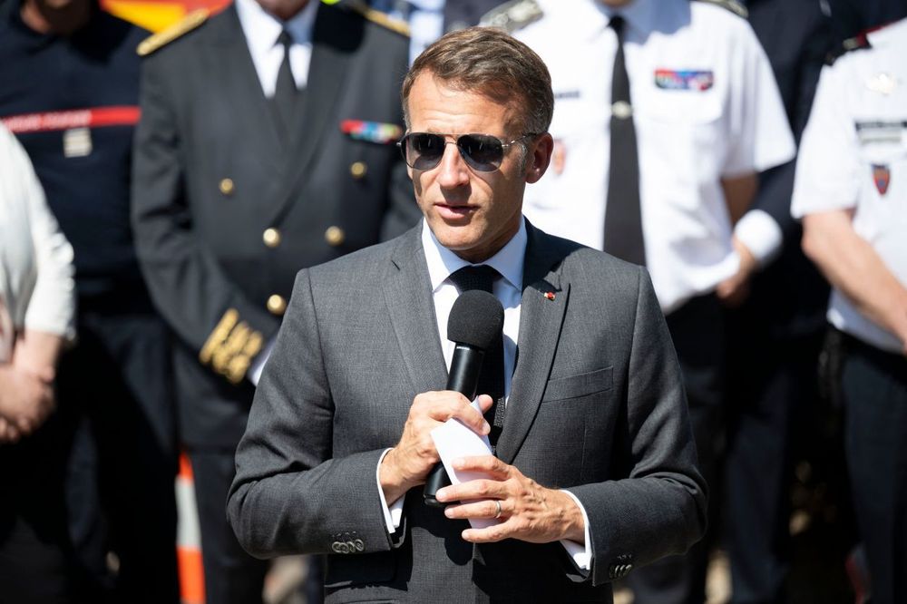 Emmanuel Macron converti à cette religion : ce choix qu'il a fait "contre l'avis de son père extrêmement hostile"