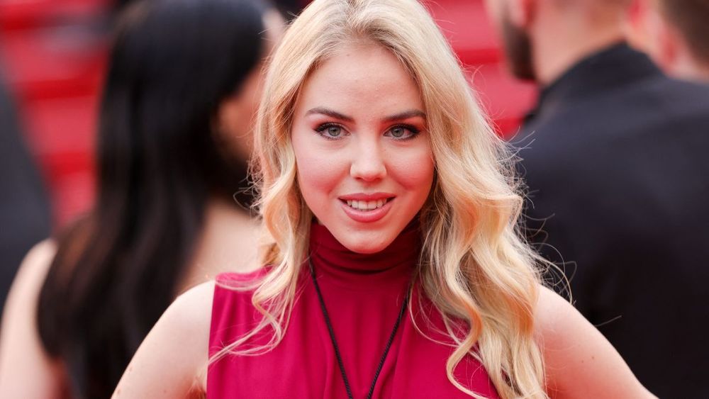 Maria Carolina de Bourbon des Deux-Siciles rayonne à Chantilly sur fond de tensions entre Jordan Bardella et Kylian Mbappé