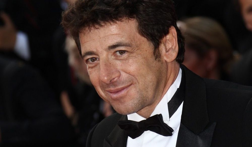 "Patrick Bruel aurait dû avoir un bracelet électronique" : un avocat fait des révélations sur les conséquences de sa mise en examen