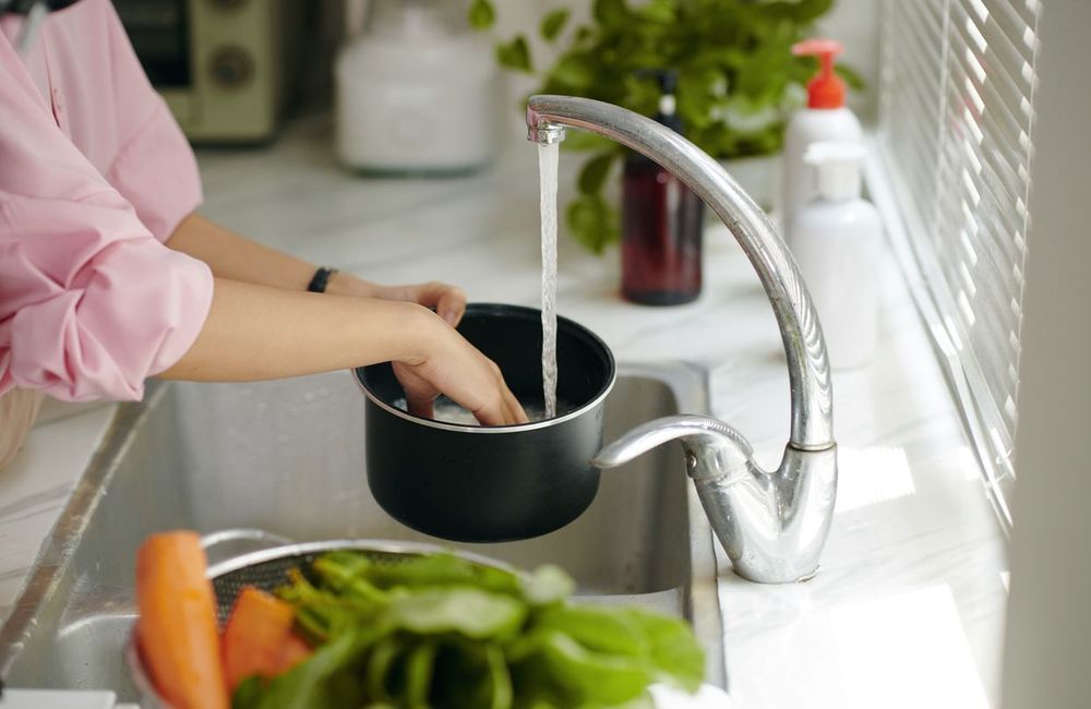 Voici pourquoi il ne faut surtout pas faire bouillir de l’eau déjà chaude