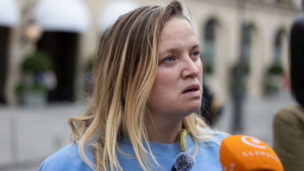 Sara Forestier s'insurge face aux affaires Patrick Bruel et Gérard Depardieu : "Monsieur Macron… On a besoin que vous protégiez les femmes et les enfants"