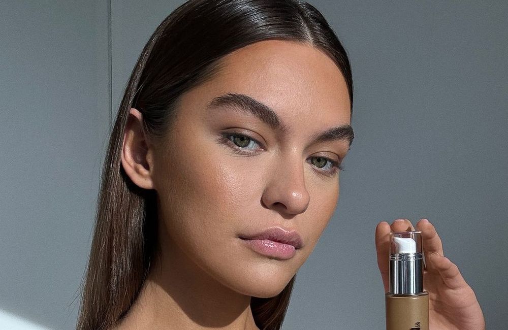 Ce sérum teinté est le secret des filles au teint hâlé cet automne