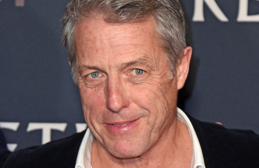 Hugh Grant : son violent coup de gueule après avoir été malmené à l'aéroport