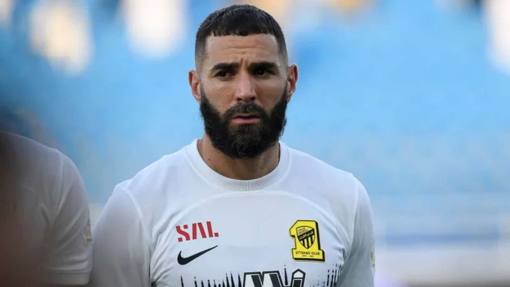 "Tu te crois drôle ?" : Karim Benzema agacé par la blague d'une fan, les images du footballeur en colère font le buzz !