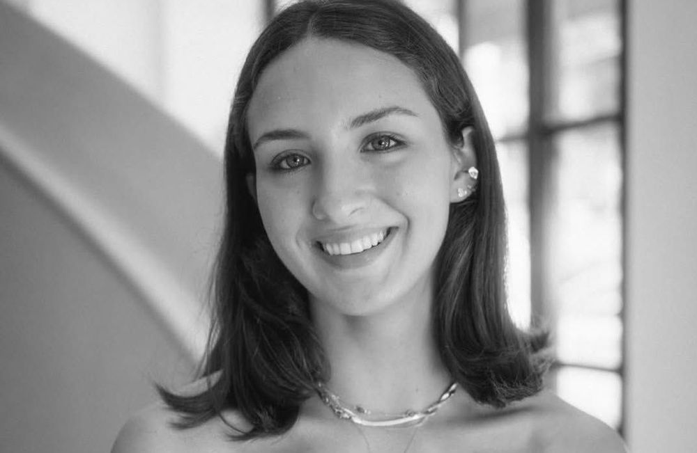 Qui est Carolina Lansing, la petite-fille de Carolina Herrera qui a fait sensation au Bal des Débutantes ?