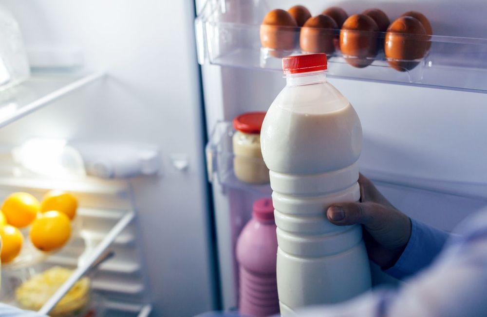 Voici où ranger sa bouteille de lait dans le réfrigérateur (et ce n'est pas dans la porte)