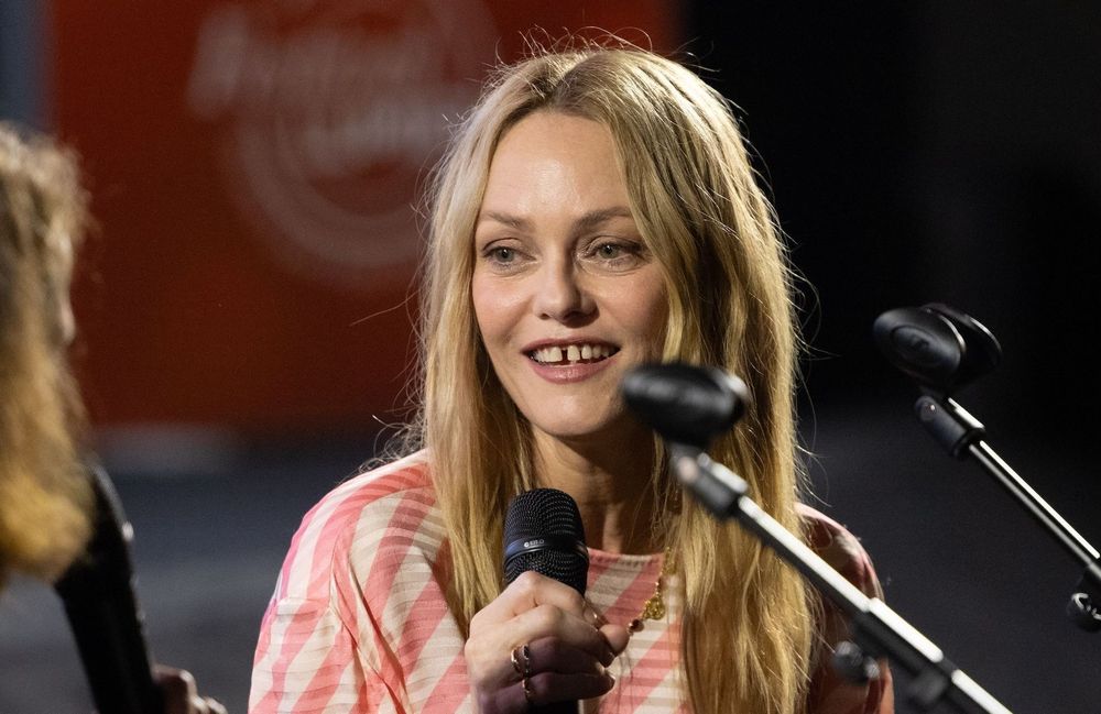 « J'étais très observatrice » : Vanessa Paradis évoque la différence entre Alain Delon et Jean-Paul Belmondo