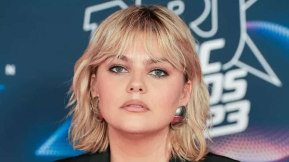 "J'ai passé mon samedi à pleurer" : Louane victime de grossophobie, cet évènement qui l'a particulièrement marquée !