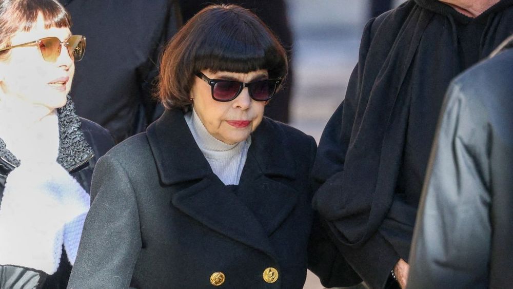 “Il manquait un peu…” : Mireille Mathieu cash dès sa sortie des obsèques de Brigitte Bardot