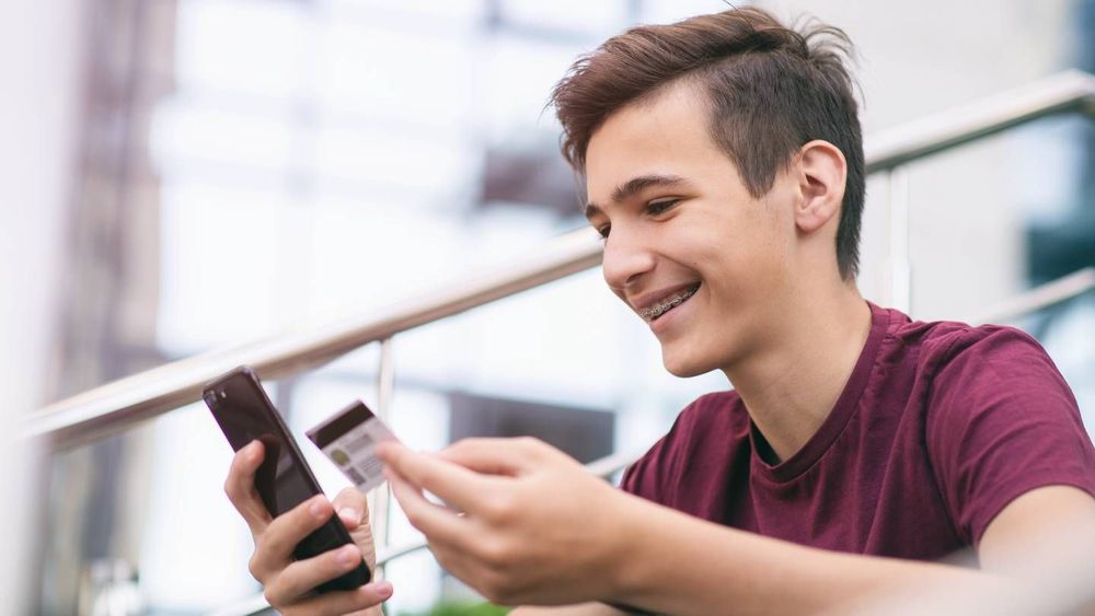 Votre ado veut tout acheter ? Ces astuces vont lui faire voir l'argent autrement