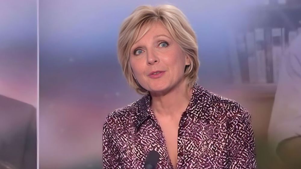 Evelyne Dhéliat (76 ans) révèle les lettres coquines qu'elle reçoit de jeunes hommes : "J'ai répondu…"
