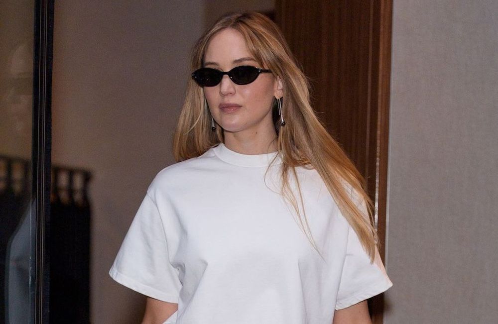 Jennifer Lawrence, Sabrina Carpenter… Qui se cache derrière ce t-shirt vintage que s'arrachent les célébrités ?