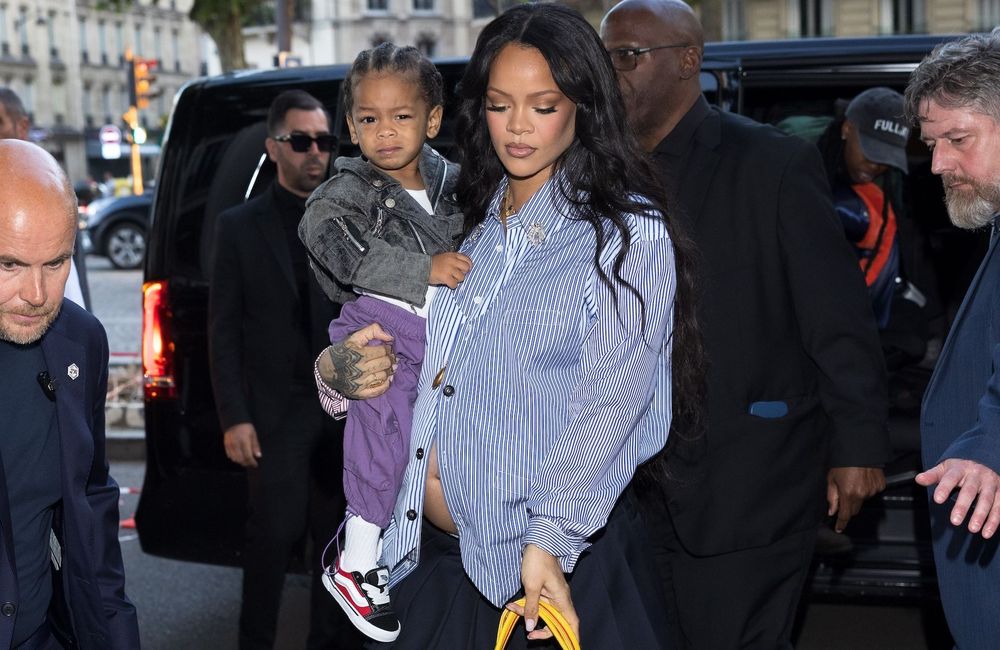 Alors qu’il vient à peine d’être dévoilé, ce cabas Dior est déjà adopté par Rihanna