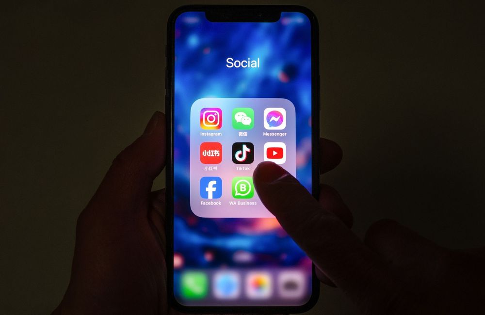 Interdiction des réseaux sociaux, couvre-feu numérique… Ce que recommande la commission d’enquête sur TikTok