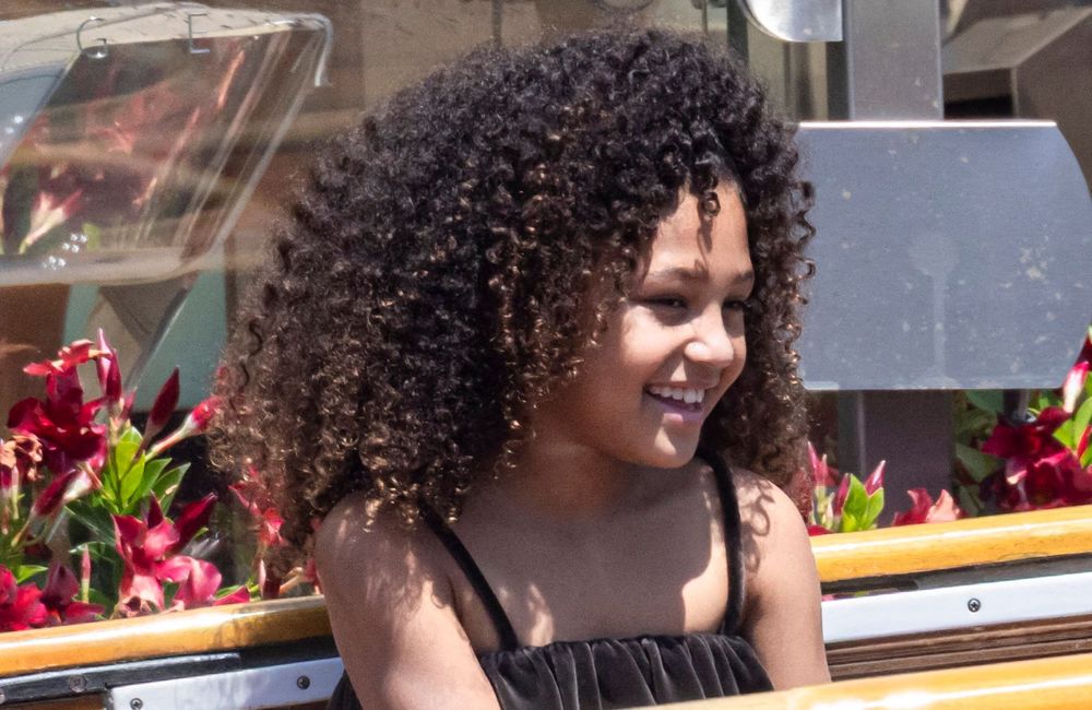 À 7 ans, Stormi, la fille de Kylie Jenner, collectionne les tenues Chanel vintage