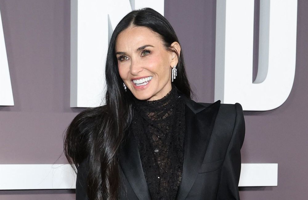 Demi Moore : tout en transparence et paillettes, elle joue la carte du glamour à la première de « Landman »