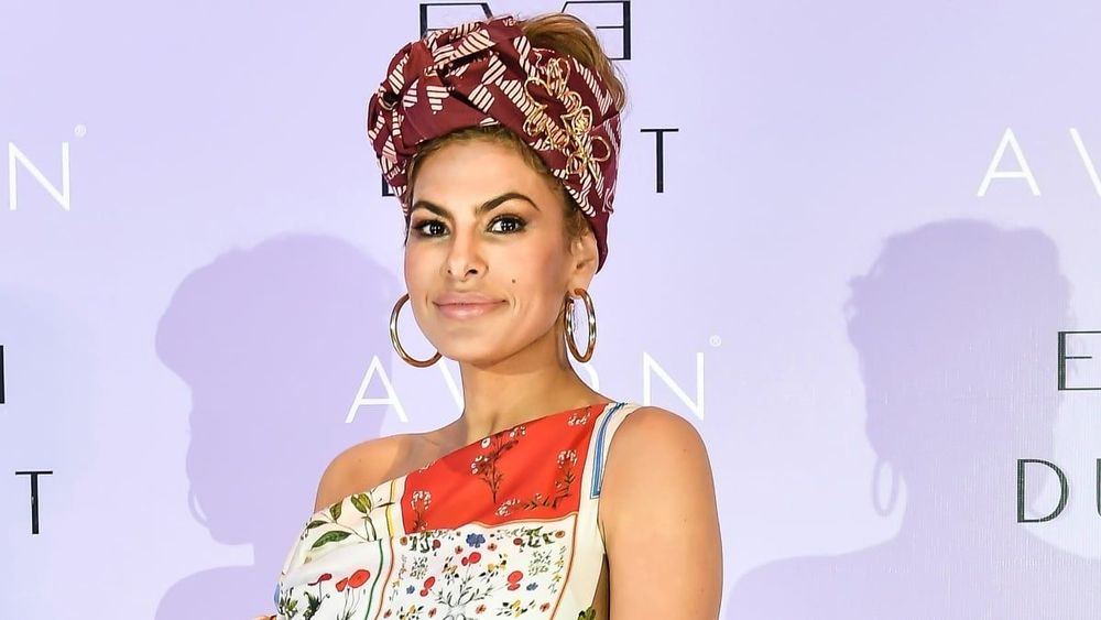 Au top à 51 ans, Eva Mendes révèle sa routine beauté héritée de sa mère : "Elle m'a toujours dit de le faire"