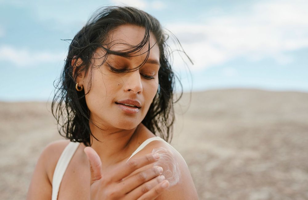 Skincare d’été : les erreurs à éviter (et les bons gestes à adopter)