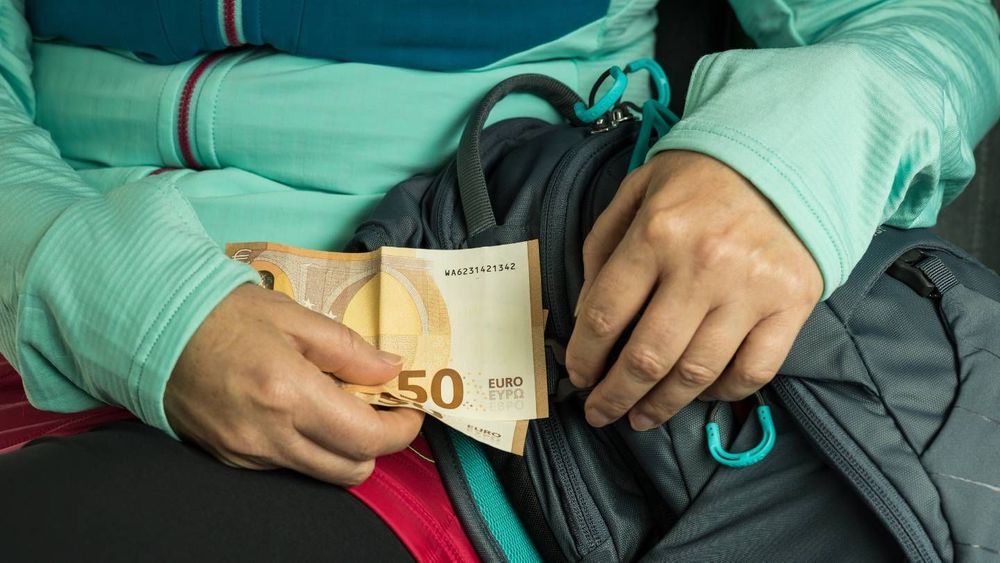 Combien d'argent liquide faut-il prévoir dans votre kit d'urgence en cas de catastrophe ?