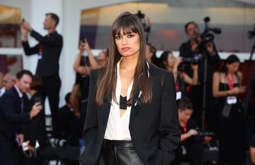 « Les gens m’identifient grâce à lui » : Clara Luciani dévoile une douce anecdote avec son fils