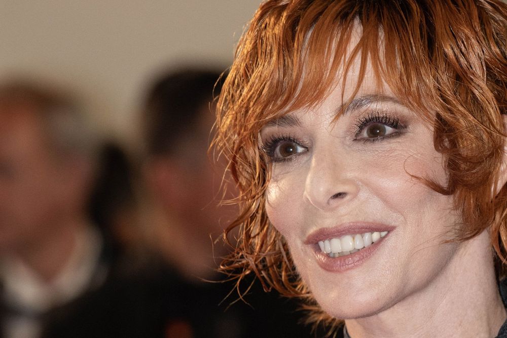 Ce jour où Mylène Farmer s'est dévoilée en soutien-gorge et culotte sous une robe ultra transparente à Cannes