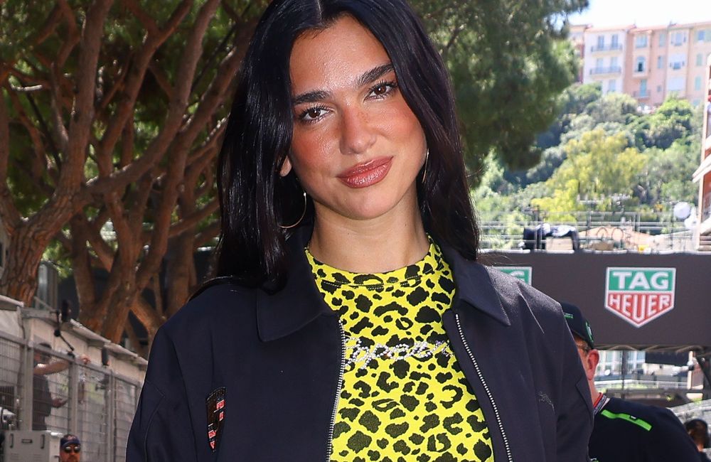 Dua Lipa : on copie sa manucure bijou pour pimper nos looks de rentrée